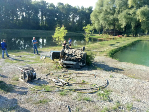 В Обухівському районі водій автомобіля  не впорався з керуванням та перевернувся 