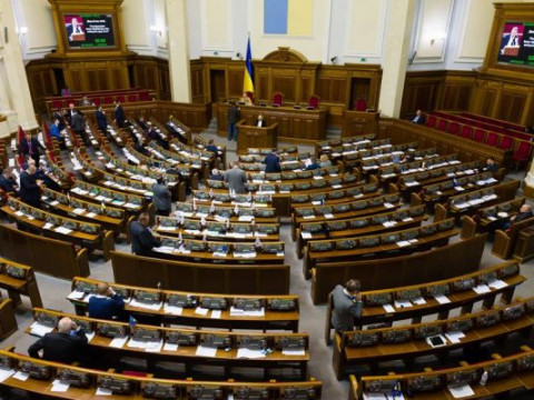 Стали відомі імена депутатів Верховної Ради від Київщини, які прогуляли найбільшу кількість засідань