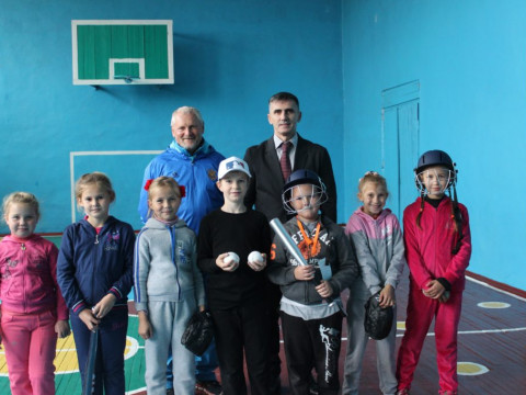 На Згурівщині діти отримали спортивне обладнання для гри в софтбол (ФОТО, ВІДЕО)