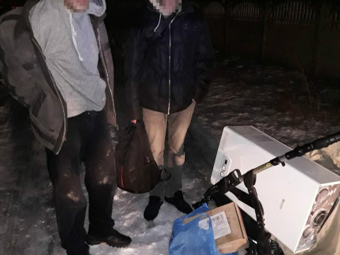 В Ірпені затримали зловмисників, які перевозили вкрадені речі на дитячому візку (ФОТО)