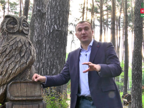 Карплюк показав, як виглядає парк дерев’яних скульптур  в Ірпені