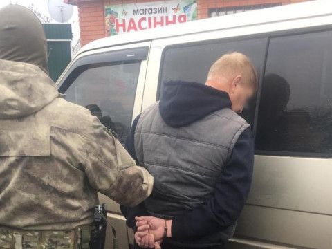У Київській області пенсіонер з пістолетом перекрив дорогу правоохоронцям 
