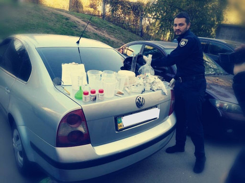 У Білій Церкві затримали чоловіка з валізою-нарколабораторію