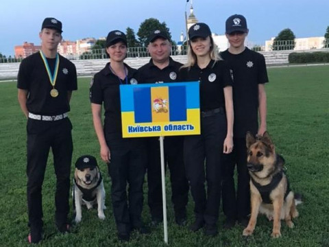 Поліцейські Київщини вибороли золото у Чемпіонаті з багатоборства "Юний кінолог" (ФОТО)