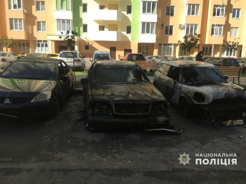 У Коцюбинському невідомі вчинили підпал автівок працівниці сільради (ФОТО, ВІДЕО)