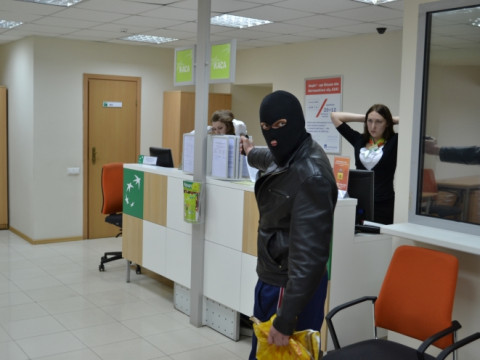 Зухвале пограбування: грабіжники винесли понад 7 млн грн з вишгородського банку