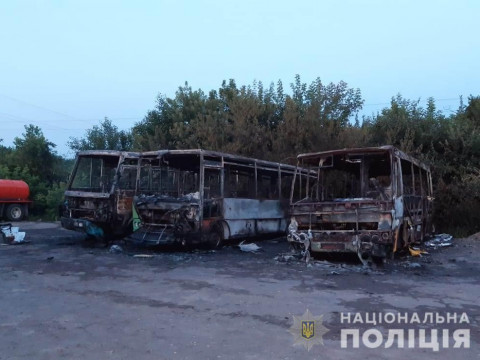 У Макарівському районі підпалили автобуси, які належали благодійному фонду (ФОТО) 