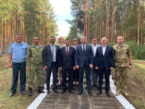 Бно-Айріян проінспектував хід ремонту автодороги Київ-Іванків-Овруч