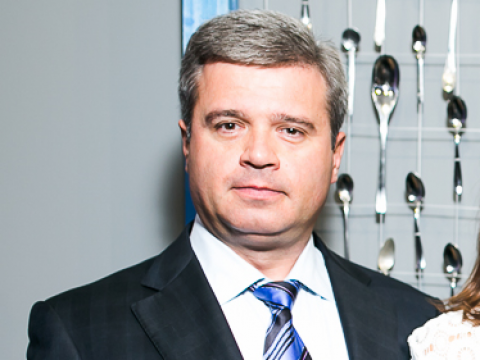 Пам’ятник корупції: у Бучі стоїть 13-метровий паркан навколо маєтку чиновника часів Януковича (ФОТО)