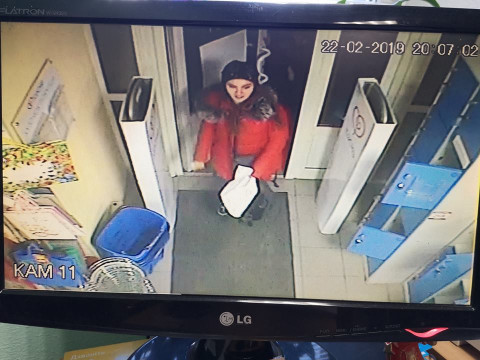 У Борисполі двоє дівчат заволоділи банківською карткою і витрачали кошти на шопінг (ФОТО)
