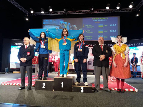 Вісімнадцятирічна спортсменка із Борисполя виборола срібло на чемпіонаті Європи з пауерліфтингу (ФОТО)