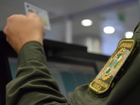 У "Борисполі" іноземець порвав паспорт та прикинувся іспанцем 