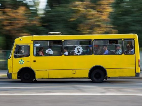 У броварській маршрутці чоловік побив літню жінку (ФОТО)
