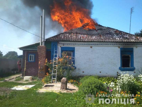 Поліція встановлює причини пожежі у Переяслав-Хмельницькому районі, в якій загинуло двоє дітей 