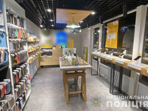 У Білій Церкві чоловік вкрав телефон за допомогою ножиць 