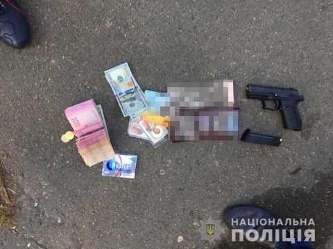 У Фастові затримали молодика за збутом зброї (ФОТО, ВІДЕО)