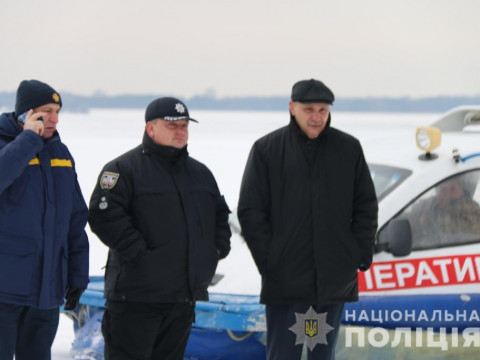У Вишгороді поліція провела показові навчання на кризі перед Водохрещем (ФОТО, ВІДЕО)
