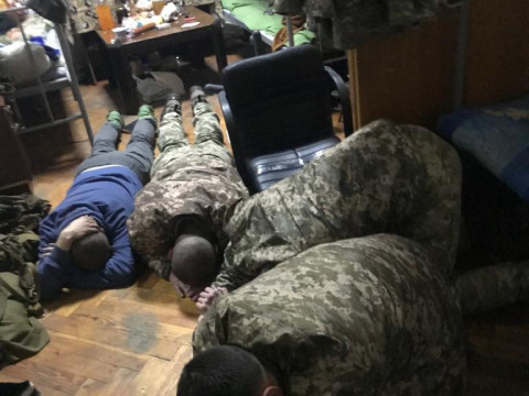 На Київщині правоохоронці ліквідували постачання канабісу у військову частину