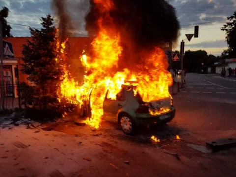 Під Києвом унаслідок ДТП загорівся автомобіль із вагітною жінкою (ФОТО, ВІДЕО)