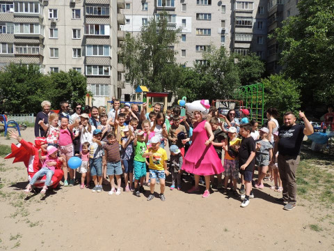 Жителі Броварів провели міні-свято "День сусіда" (ФОТО)