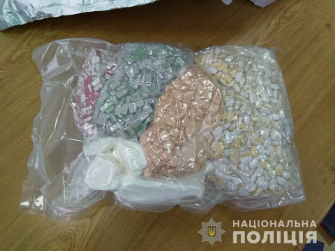 Правоохоронці Київщини спільно з СБУ ліквідували канал постачання наркотиків з Нідерландів (ФОТО)