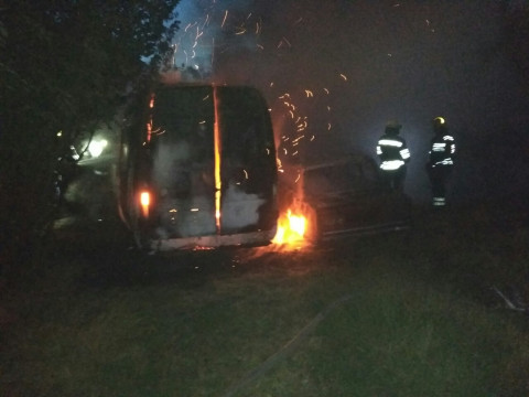 Під столицею згоріло одразу два автомобіля 