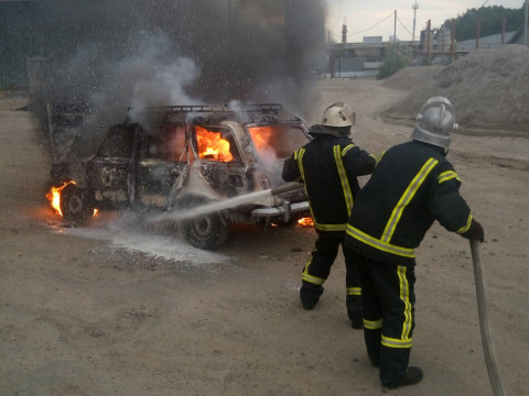 У Вишневому загорівся автомобіль