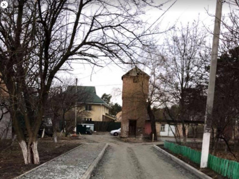 В Ірпені знесли водонапірну вежу, яку люди просили реконструювати