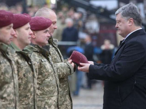 Президент Петро Порошенко привітав воїнів з Днем десантно-штурмових військ  