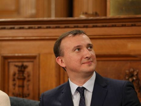 Передвиборчі обіцянки: Карплюк "погрожує" здати депутатський мандат, якщо не побудує міст через залізницю у Вишневому