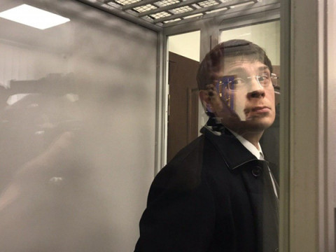 Суд постановив узяти під варту екс-нардепа Крючкова, якого підозрюють у махінаціях на користь Кононенка