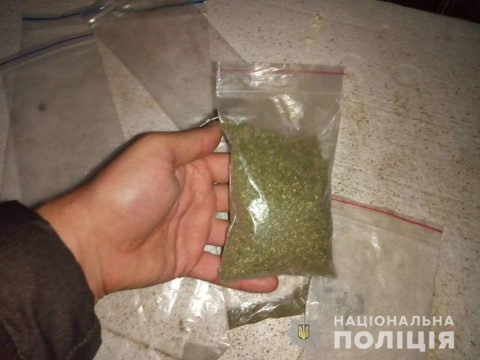На Київщині чотирилапий "коп" знайшов амфетамін (ФОТО)