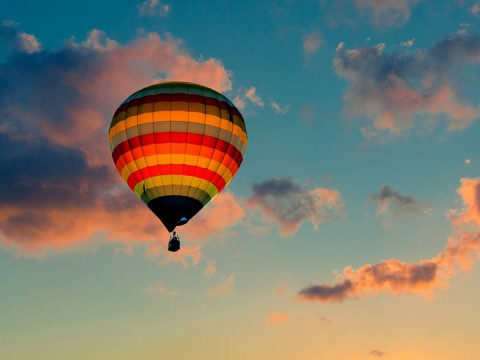 У Макарові пенсіонерка виграла політ на повітряній кулі (ФОТО)