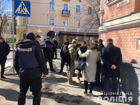 На Київщині затримано осіб, що платили за підпал автобусів (ФОТО)