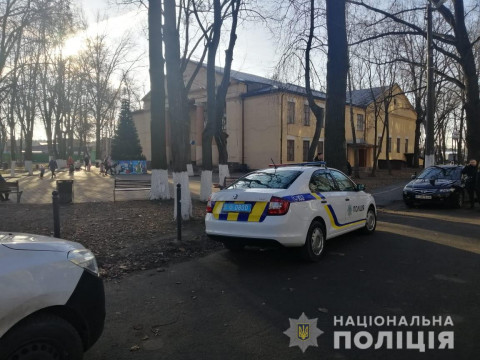 У Коцюбинському двоє п’яних чоловіків нанесли ножові поранення двірнику (ВІДЕО)