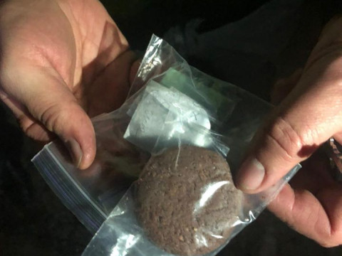 "Веселі" солодощі: на Бориспільщині у водія знайшли печиво з конопель