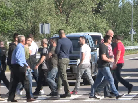 Незадоволені пайовики перекрили об’їзну дорогу Обухова (ВІДЕО)