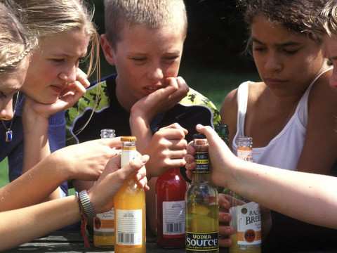 На Київщині дітям продають алкоголь та цигарки (ФОТО)