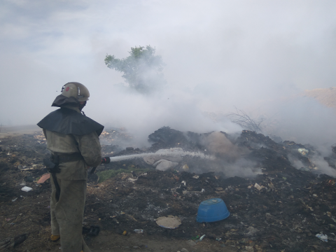 Поблизу Ставище загорілося стихійне сміттєзвалище (ФОТО)