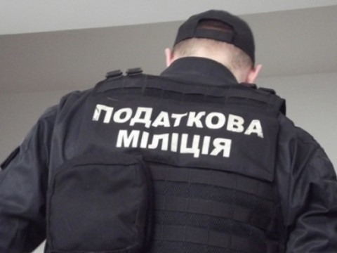 Десять років тюрми: на Київщині за виробництво фальсифікованого алкоголю судять групу злочинців