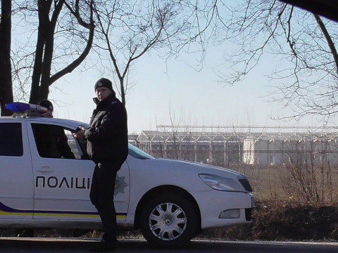 Поліцейські Київщини затримали чиновницю столичної РДА за махінації з нерухомістю (ФОТО)