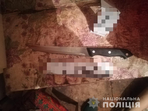 На Рокитнянщині 20-річна жінка напідпитку вбила співмешканця ножем