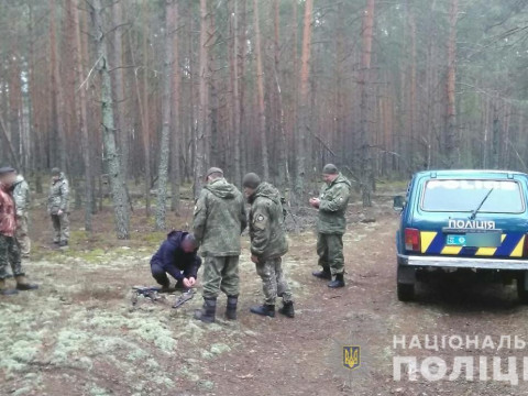 У Чорнобильській зоні затримали чотирьох озброєних браконьєрів (ФОТО)