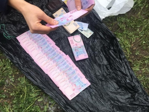Дільничний поліції з Білої Церкви при отриманні 4 тис доларів хабара намагався втекти, - прокуратура