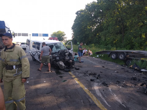 На Одеській трасі поблизу Ставища вналідок аварії травмувалося семеро людей (ФОТО)