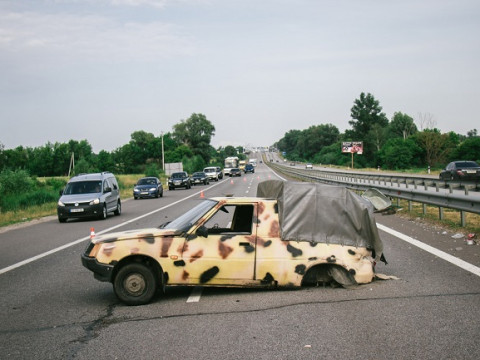 На Житомирській трасі у автомобіля відірвало задні колеса (ФОТО)