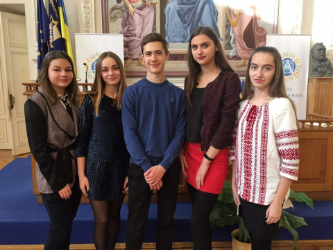 Учениці з Переяслава-Хмельницького отримали стипендії Президента