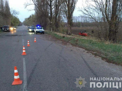 У Фастові в кювет в'їхав автомобіль та перевернувся: загинула 17-річна дівчина (ФОТО) 
