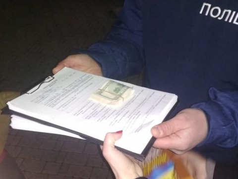 На Київщині затримали військовослужбовця на отриманні 3 тис доларів хабара (ФОТО)