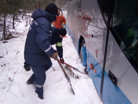 У Чорнобильській зоні автобус із туристами потрапив у ДТП (ФОТО)
